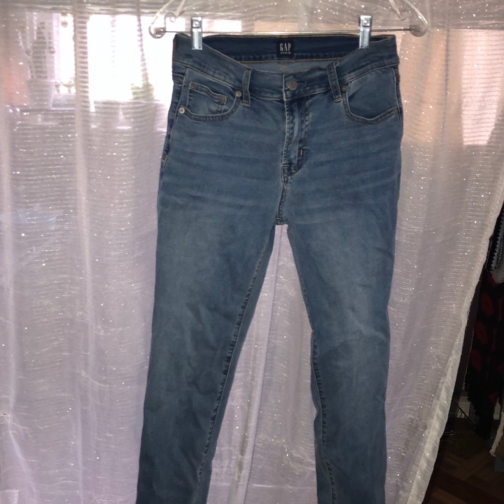 GAP mom/boyfriend  jeans